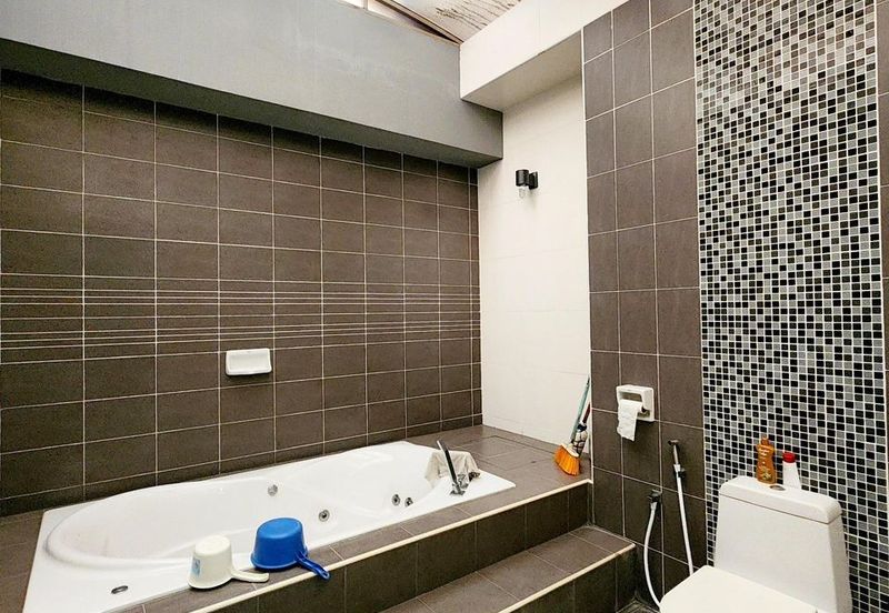 USJ Height Subang Jaya 2.5 Storey Zero Lot Bungalow For Sale