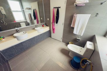 Parkfield Residences, Tropicana Heights