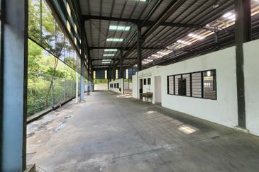 KAWASAN PERINDUSTRIAN TANJUNG LANGSAT