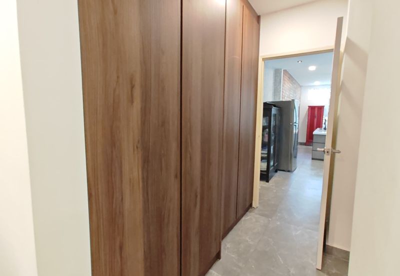 Maple Red, Adda Heights