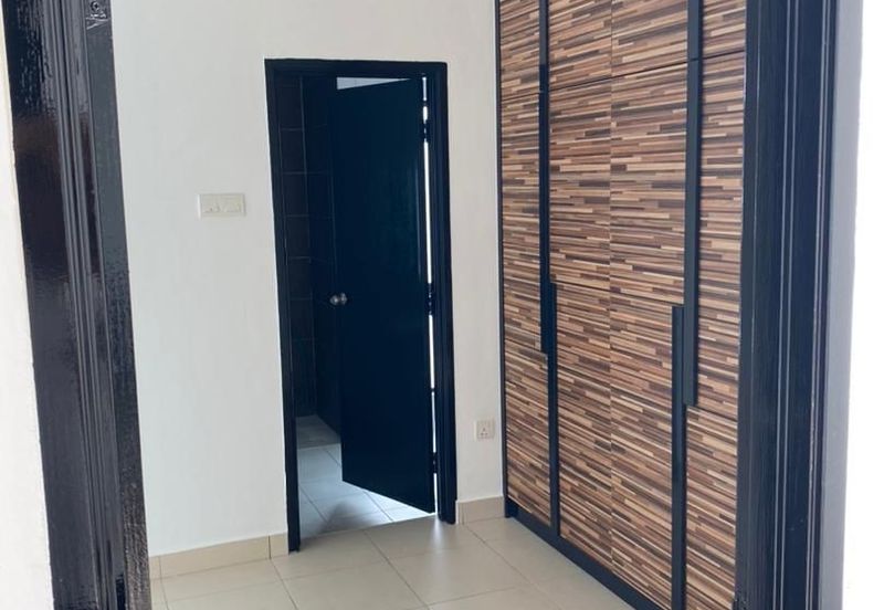 Maple Red, Adda Heights