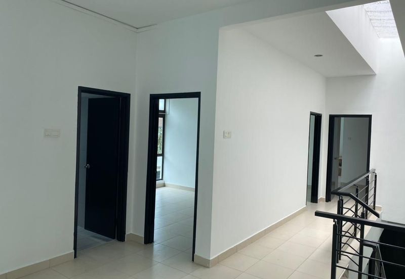 Maple Red, Adda Heights