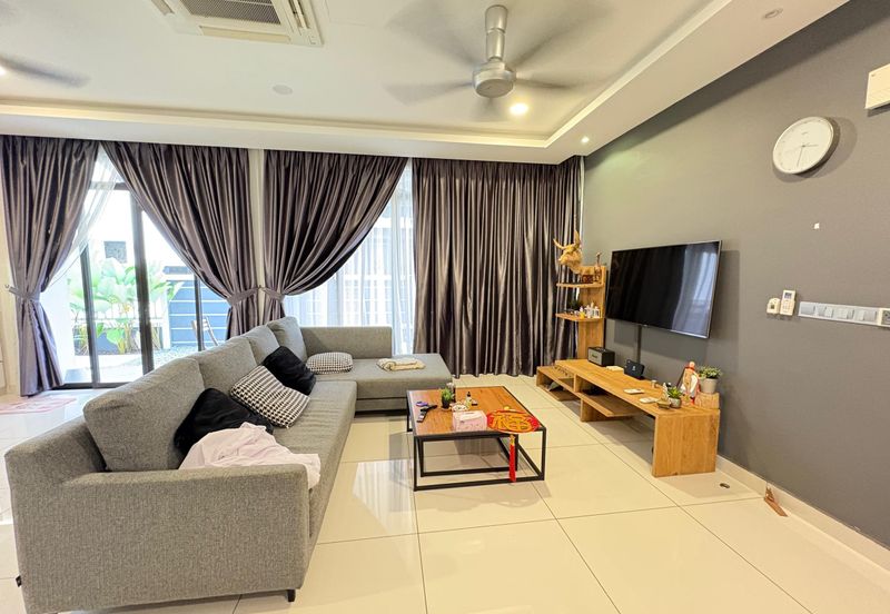 The Canal Garden South, Horizon Hills