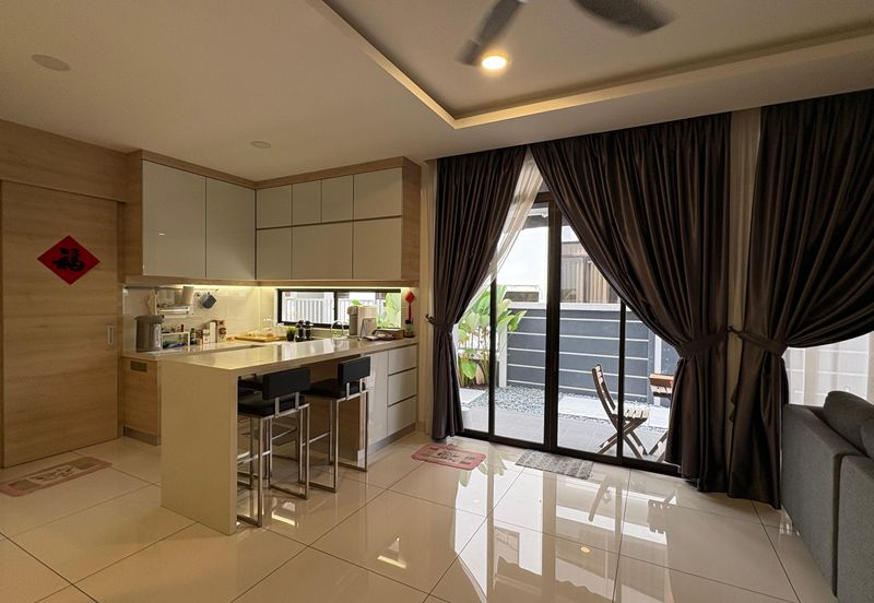 The Canal Garden South, Horizon Hills