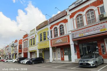 Jalan Austin Heights