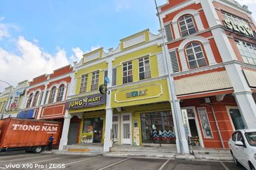 Jalan Austin Heights