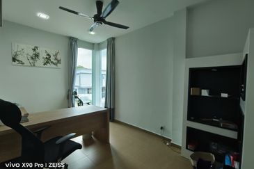 Jalan Setia Tropika 11