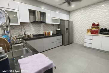 Jalan Setia Tropika 11