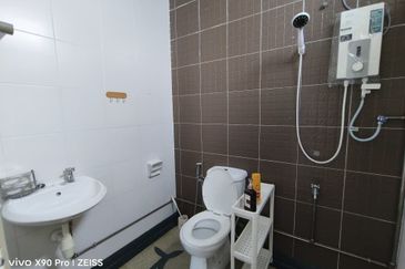 Jalan Setia Tropika 11