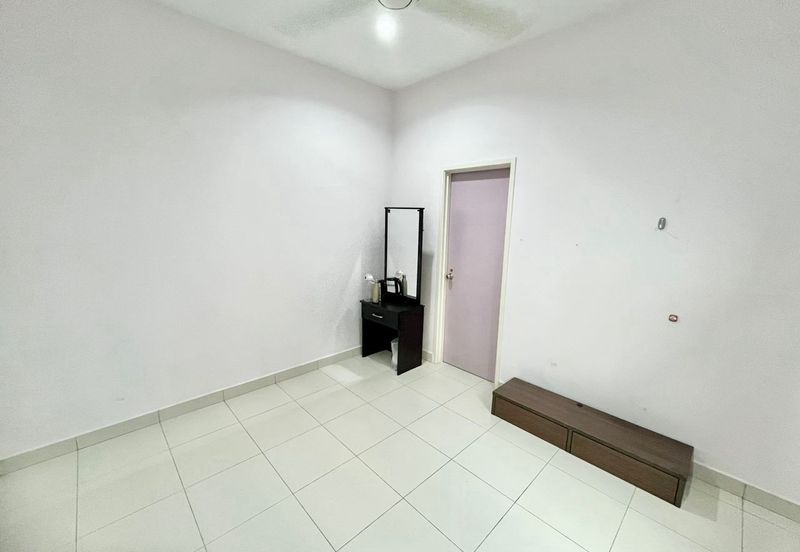 Maple Red, Adda Heights