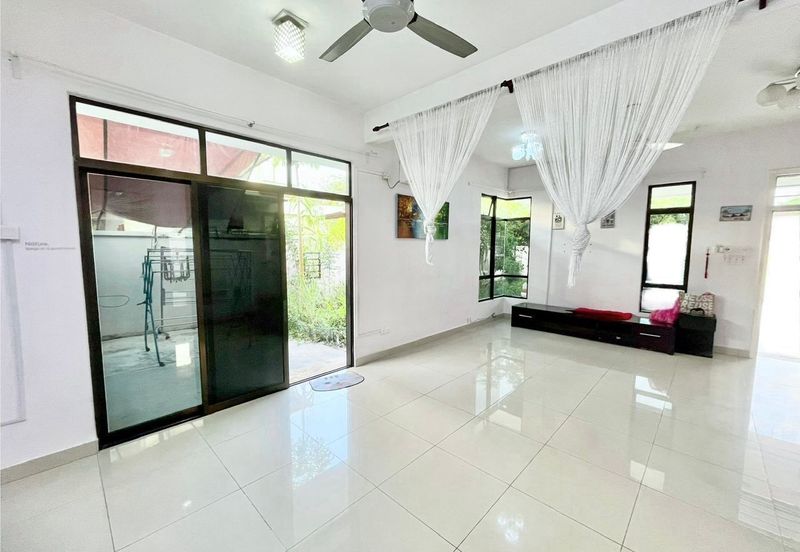 Maple Red, Adda Heights