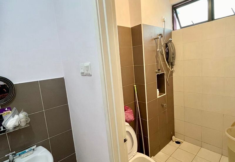 Maple Red, Adda Heights