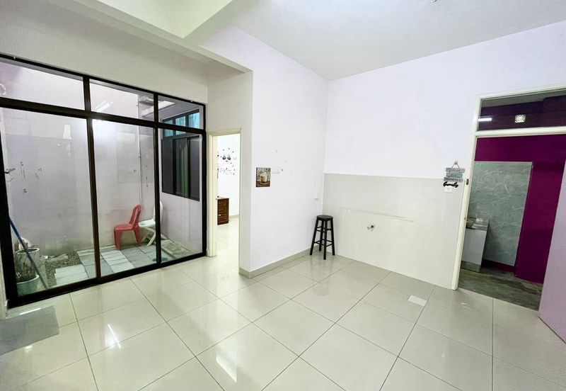 Maple Red, Adda Heights