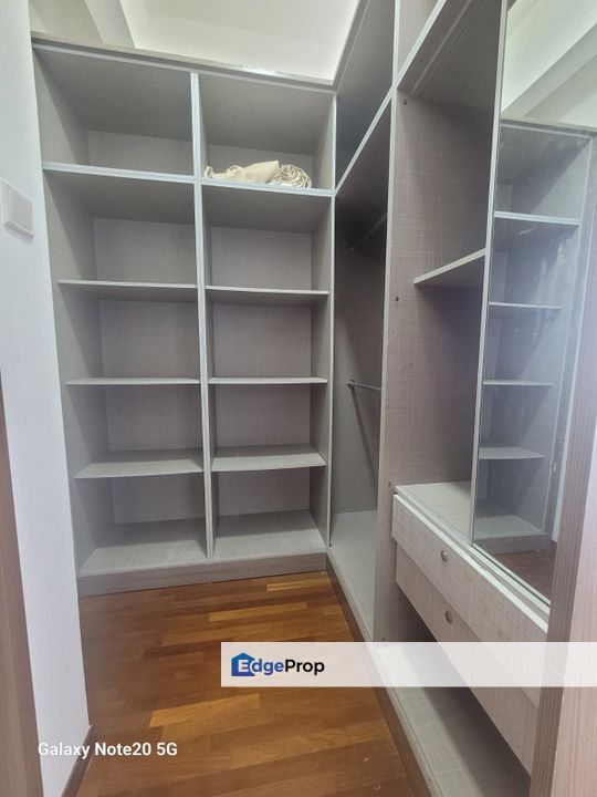 CRESCENT BAY SUITES, Johor, Johor Bahru