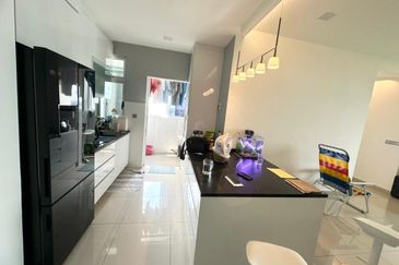 Meridin Bayvue Apartment