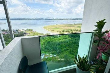 Meridin Bayvue Apartment