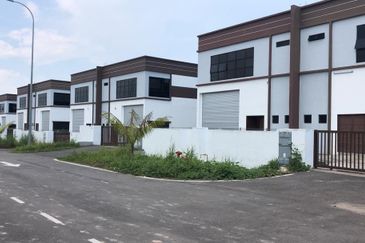 Ulu Pulai, Pekan Nenas