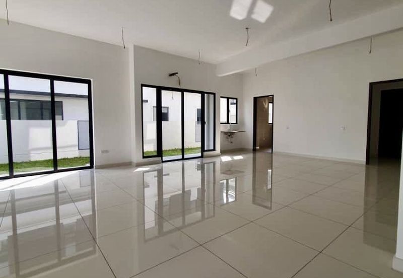 Reesia Elmina Garden