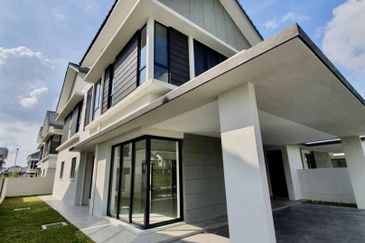 Reesia Elmina Garden