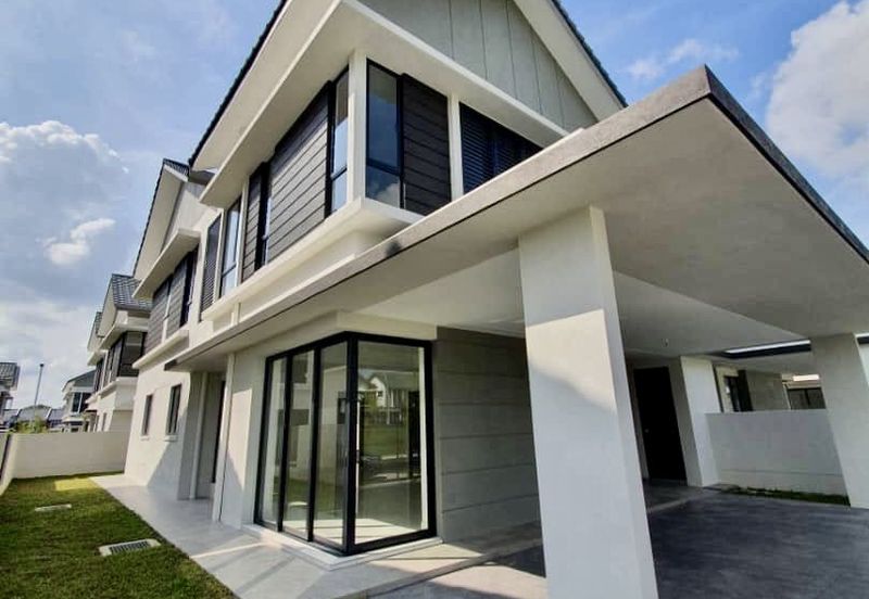 Reesia Elmina Garden