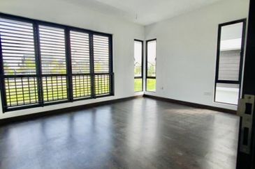 Reesia Elmina Garden