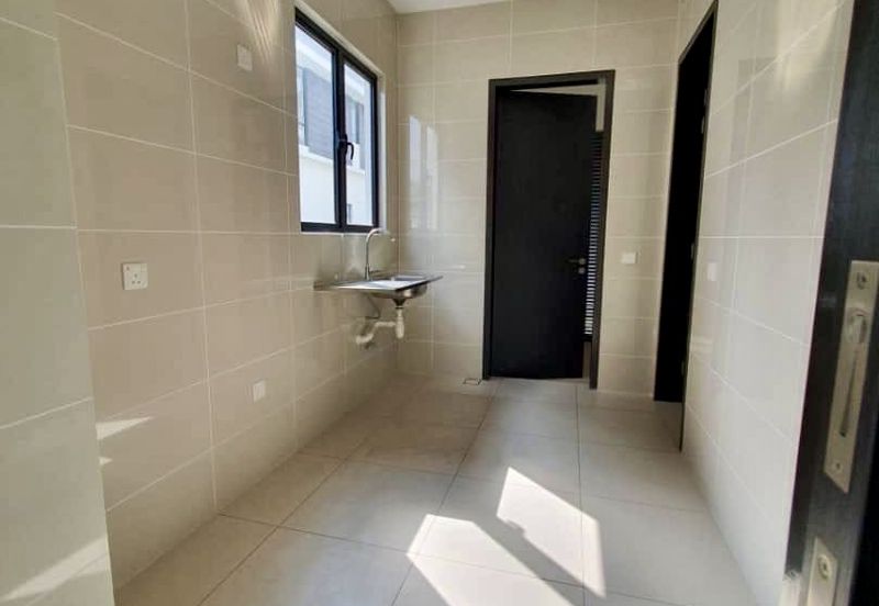 Reesia Elmina Garden