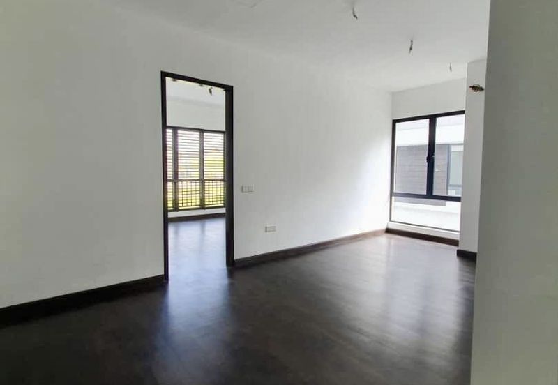 Reesia Elmina Garden