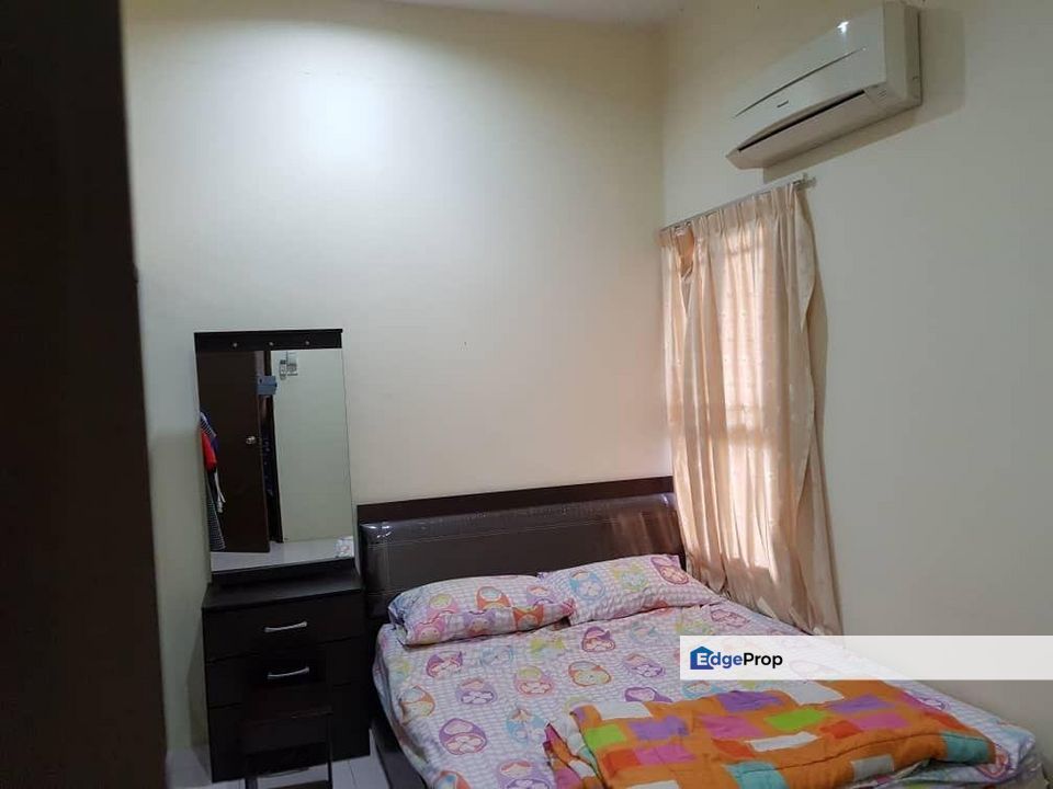 Casa Utama, Selangor, Kayu Ara