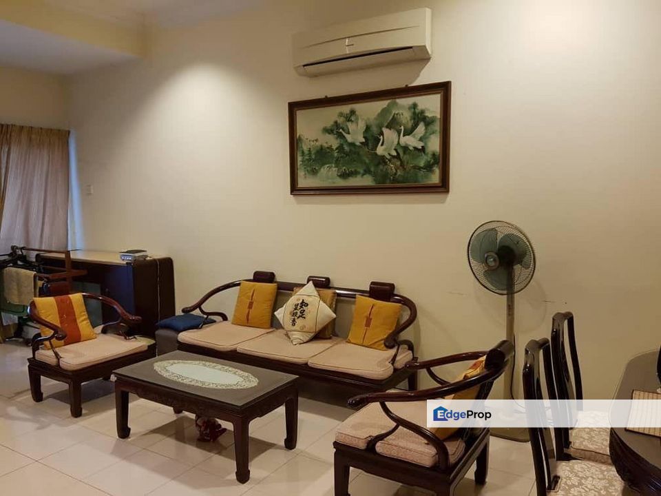 Casa Utama, Selangor, Kayu Ara