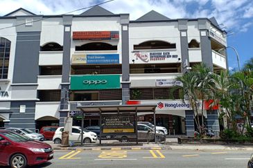 4 Storey Corner At Taman Maluri