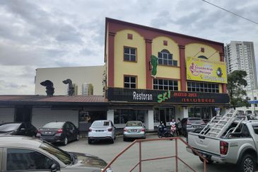 {5178sf} Freehold Corner Shop Taman Bukit Serdang
