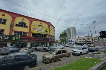 Corner Shop {5178sf) Pusat Perdagangan