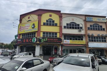 {5178sf} Freehold Corner Shop Taman Bukit Serdang