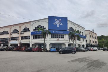 {5178sf} Freehold Corner Shop Taman Bukit Serdang