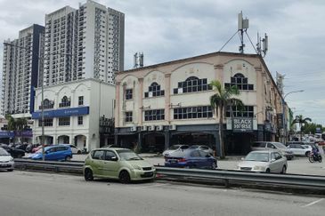 Corner Shop {5178sf) Pusat Perdagangan