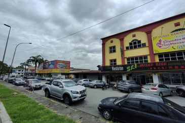 4.6% R.O.I C0RNER SH0P Pusat Perdagangan