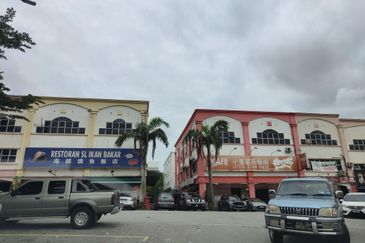 Corner Shop {5178sf) Pusat Perdagangan