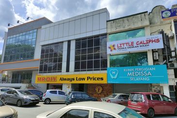 3 Storey SH0P Bandar Baru Selayang {40x75}