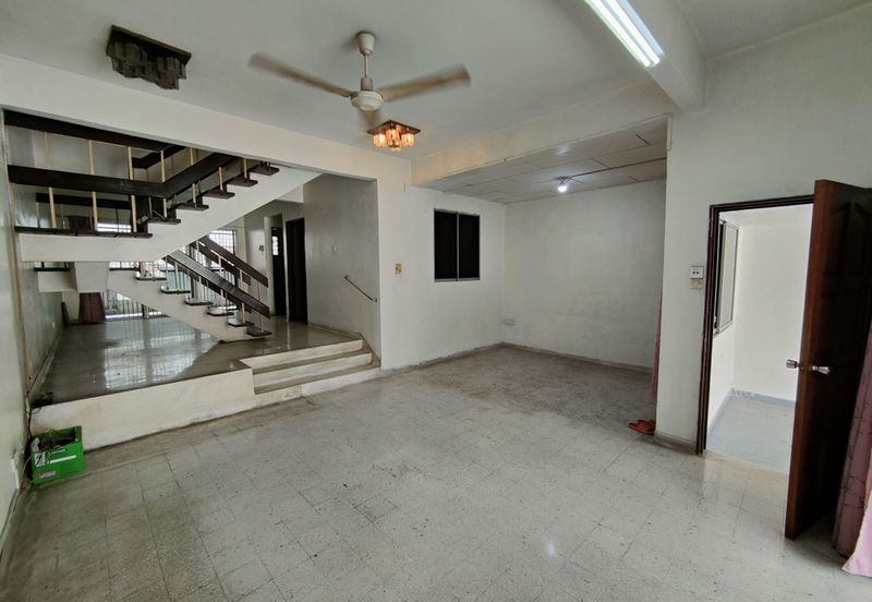 2 Storey {22x78} Taman Pertama