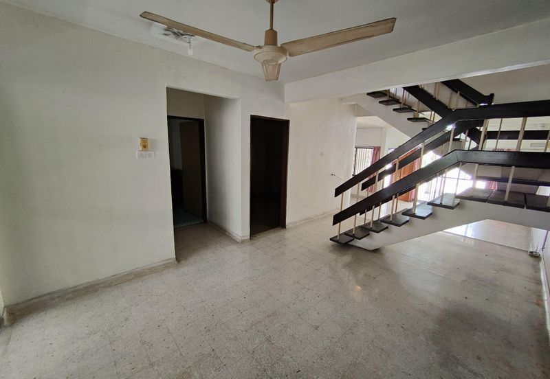 2 Storey 22x78 Taman Pertama