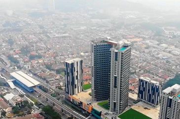 Jalan Cheras FACING MAIN R0AD (FREEH0LD LAND)