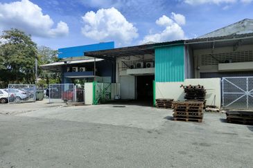 1.5 Storey Factory Taman WahYu