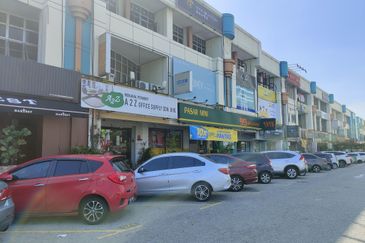 3 Storey Shop USJ 21