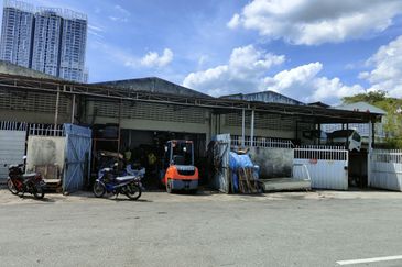1.5 Storey Factory Taman WahYu