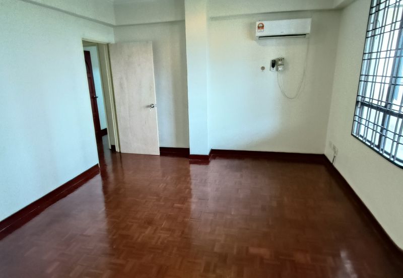 Anjung Hijau (Greenfield Apartment)