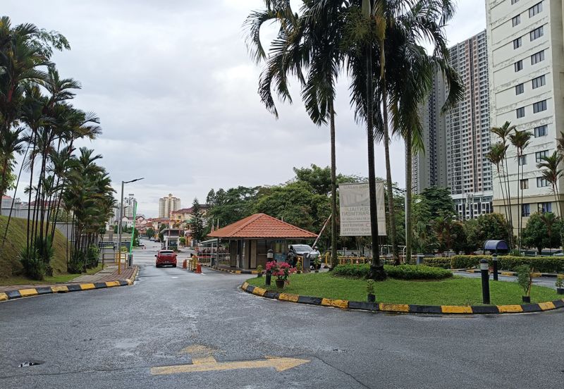 Anjung Hijau (Greenfield Apartment)