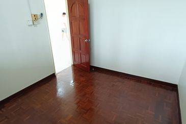 Anjung Hijau (Greenfield Apartment)