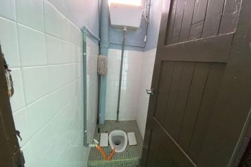 BANGLO TANAH LUAS / TAMAN MUTIARA DESARU / ENDLOT FOR SALE