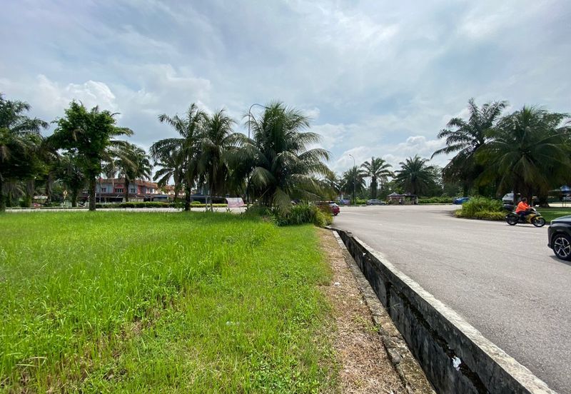 PETROL PUMP LAND IN KOTA TINGGI FOR SALE