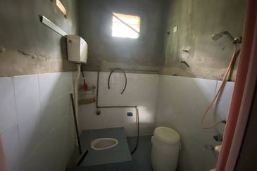 KOTA TINGGI : Tanah 2 Ekar Beserta Rumah utk Dijual